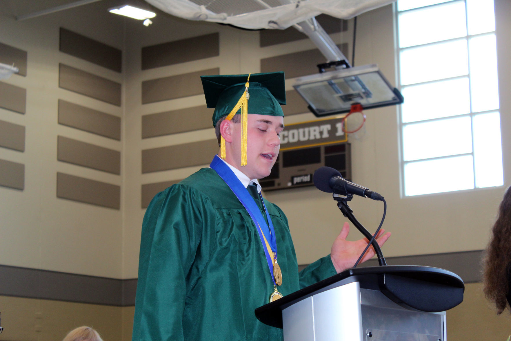 060219-ctzn-news-bd-grad031.jpg